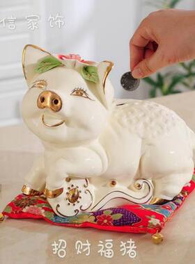 创意招财猫猪摆件布垫加铃围脖铃铛配件工艺礼品摆设坐红垫子饰品