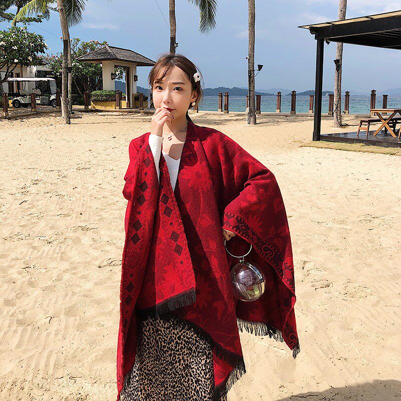 新疆旅游红色为披肩保暖加厚款民族风印花围巾女沙滩度假斗篷外搭