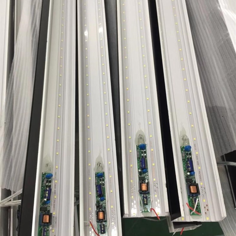 方通专用LED长条灯方通灯办公室吊顶铝方通条形灯具格栅灯图片