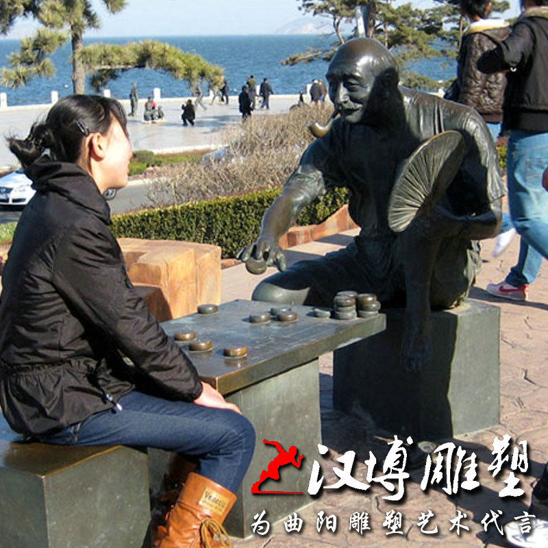 玻璃钢仿铜人物雕塑提水人物雕像城市广场公园林步行街海边铜雕