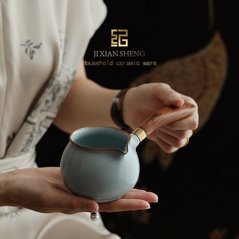 天青汝窑侧把公道杯陶瓷单个分茶器带手柄防烫倒茶器茶海高档公杯图片