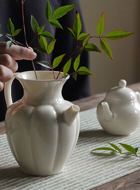 中式禅意花器湖田影青釉凉水壶瓜棱分水器陶瓷执壶茶室搭配装饰品