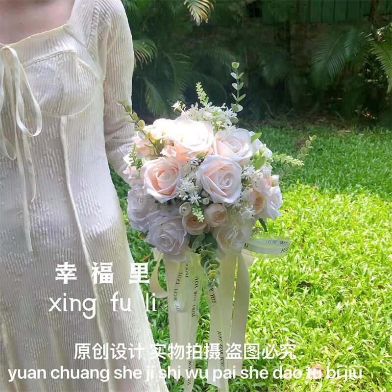 手捧花新娘西式婚礼香槟色玫瑰花混搭结婚登记领证拍摄仿真花球