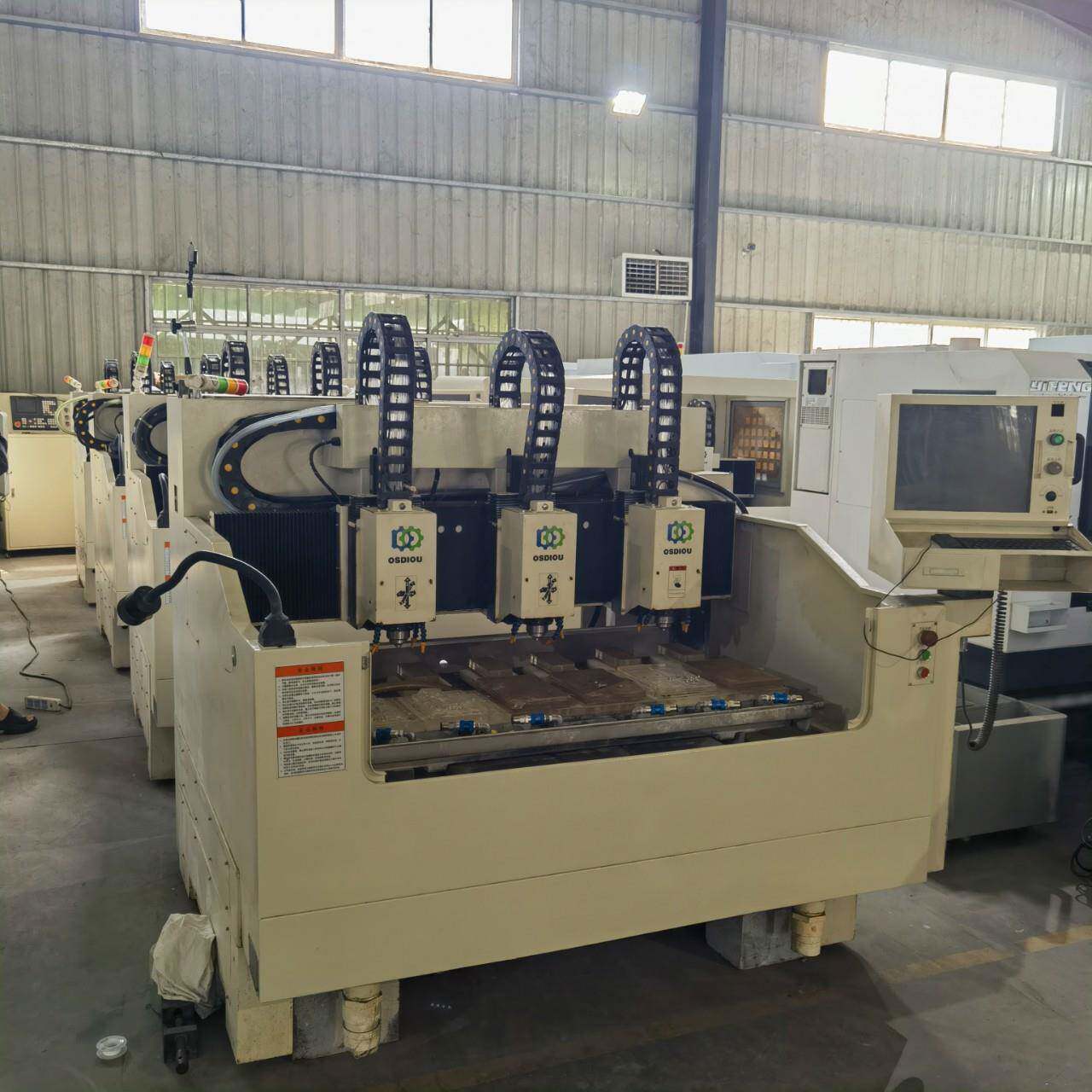 莞聚二手迪奥雕三头精克CNC 迪奥玻璃亚力磨边打孔精雕机雕刻机机