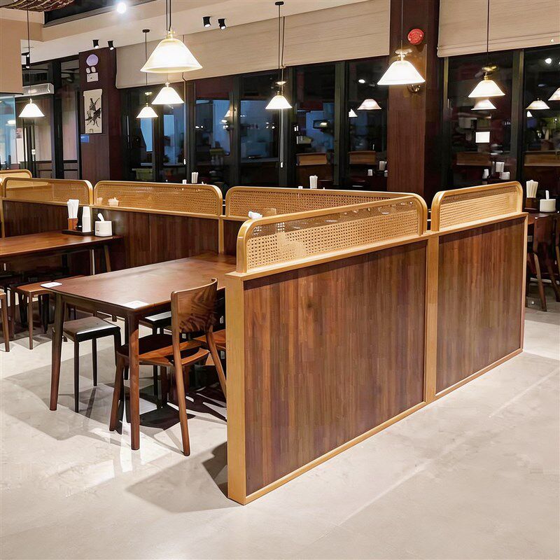 饭厅卡座隔断发光玻璃饭店木制半墙餐饮火锅店铁艺矮屏风过道围栏