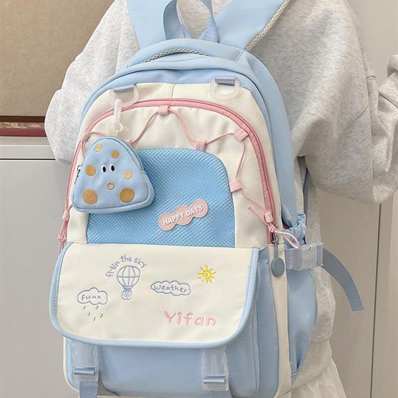 减负轻便书包女生初中生中学生新款高颜值小学生双肩包学院风背包