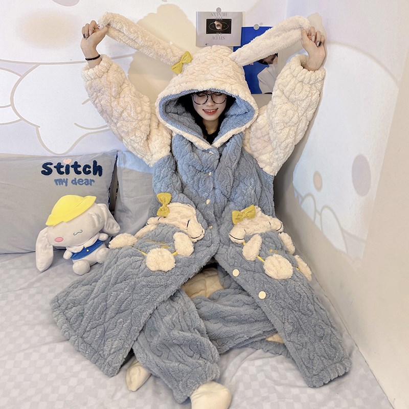 秋冬季珊瑚绒睡衣女款加厚加绒大尺码冬天睡袍三层夹棉袄家居服套