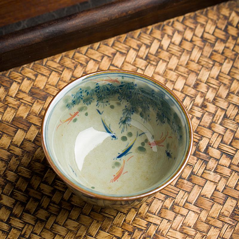 景德镇陶瓷手绘鱼戏主人杯茶杯青花釉下彩单杯压手杯复古功夫茶具