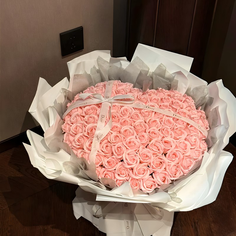 永生花花束生日节日礼物送女朋友闺蜜爱心形玫瑰花束仿真香皂花束