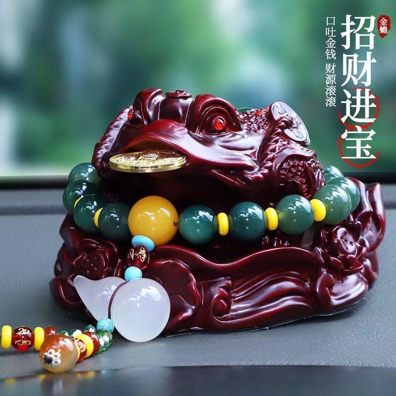 招财金蟾含金币车载摆件保平安高档中控台车上汽车创意车内装饰品