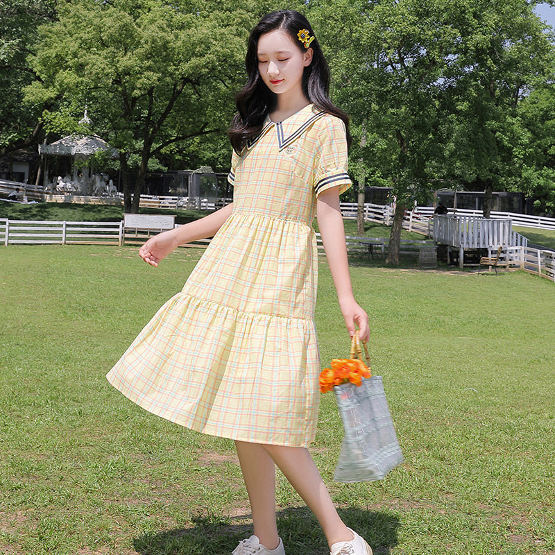 初中生夏季连衣裙少女2021年新品学生过膝法式娃娃领森系格子长裙