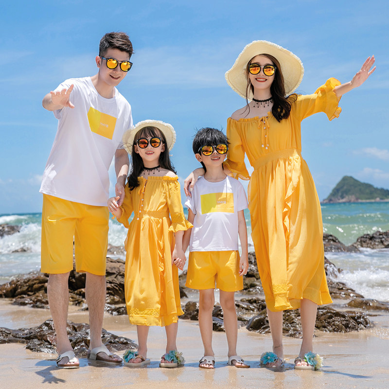 海边度假亲子装2023新款夏装一家三口母女装沙滩裙黄色连衣裙长裙