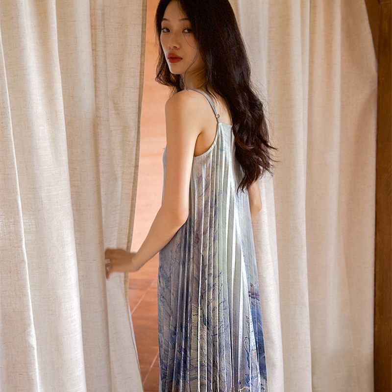 莫奈油画冷色雪压皱吊带连衣裙法式套头宽松碎花度假风长裙子小众