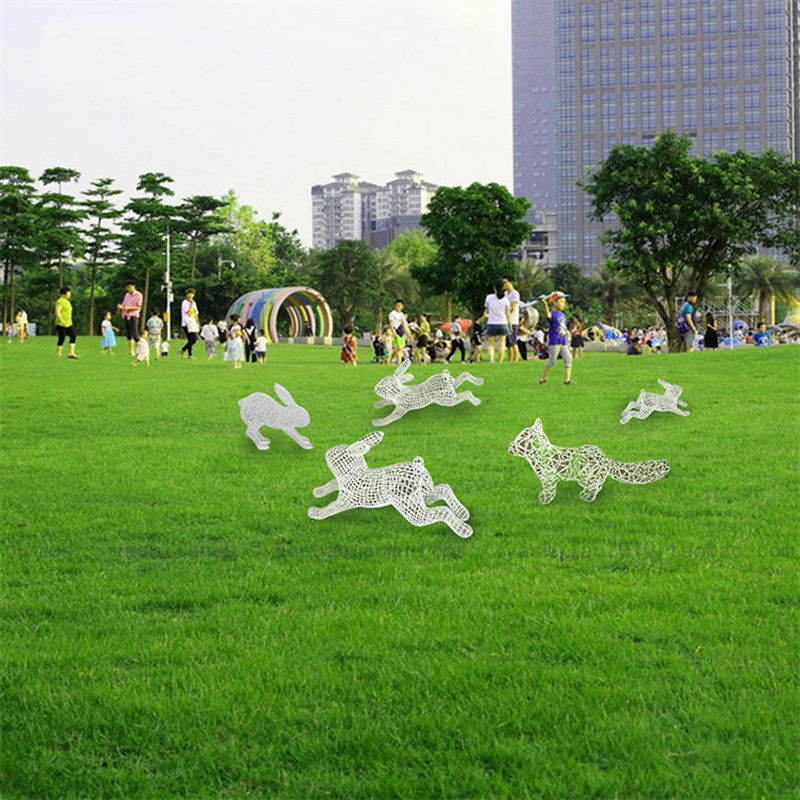 房地产公园城市广场步行街园林花园庭院草地绿地金属丝编织雕塑