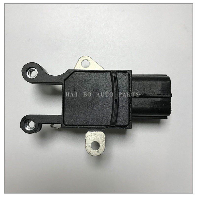 适用于福特沃尔沃IN6601配件电子12V24V汽车交流发电机电压调节器