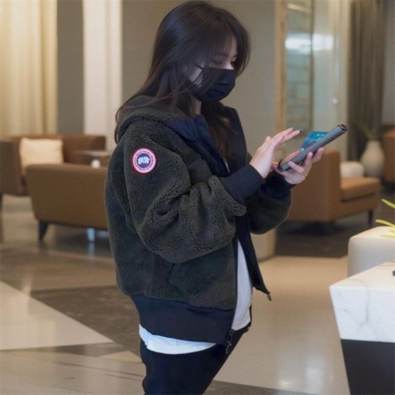 高级感连帽羊羔绒外套女秋冬新款宽松显瘦加绒加厚保暖颗粒绒卫衣