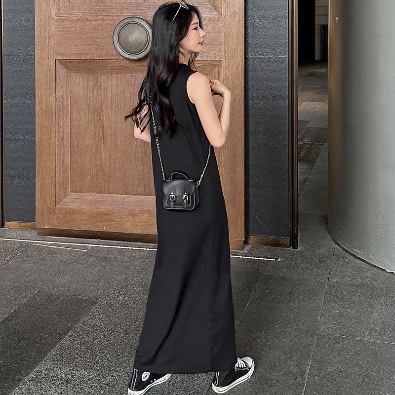 黑色无袖背心连衣裙女高级感吊带裙春秋新款宽松显瘦长裙打底裙夏