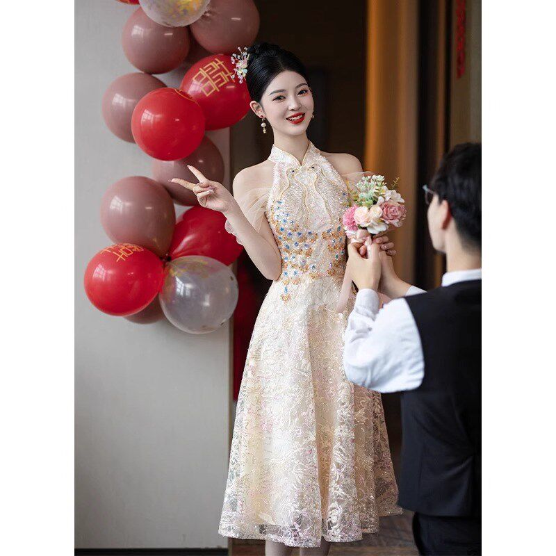 香槟色订婚晚礼服裙女轻奢小众挂脖新中式新娘敬酒服结婚晨袍旗袍