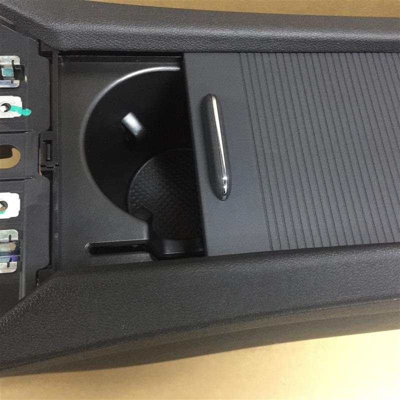 适用福斯凌渡 高配中央扶手箱 中央通道 带水杯盖卷帘