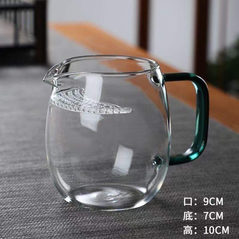 高硼硅玻璃月牙公道杯大容量玻璃一体茶水过滤公道杯绿茶杯图片