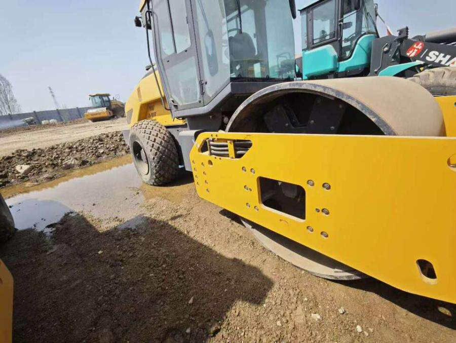 3月22日徐州山推单钢轮压路机SR18-B6一台网络拍卖公告