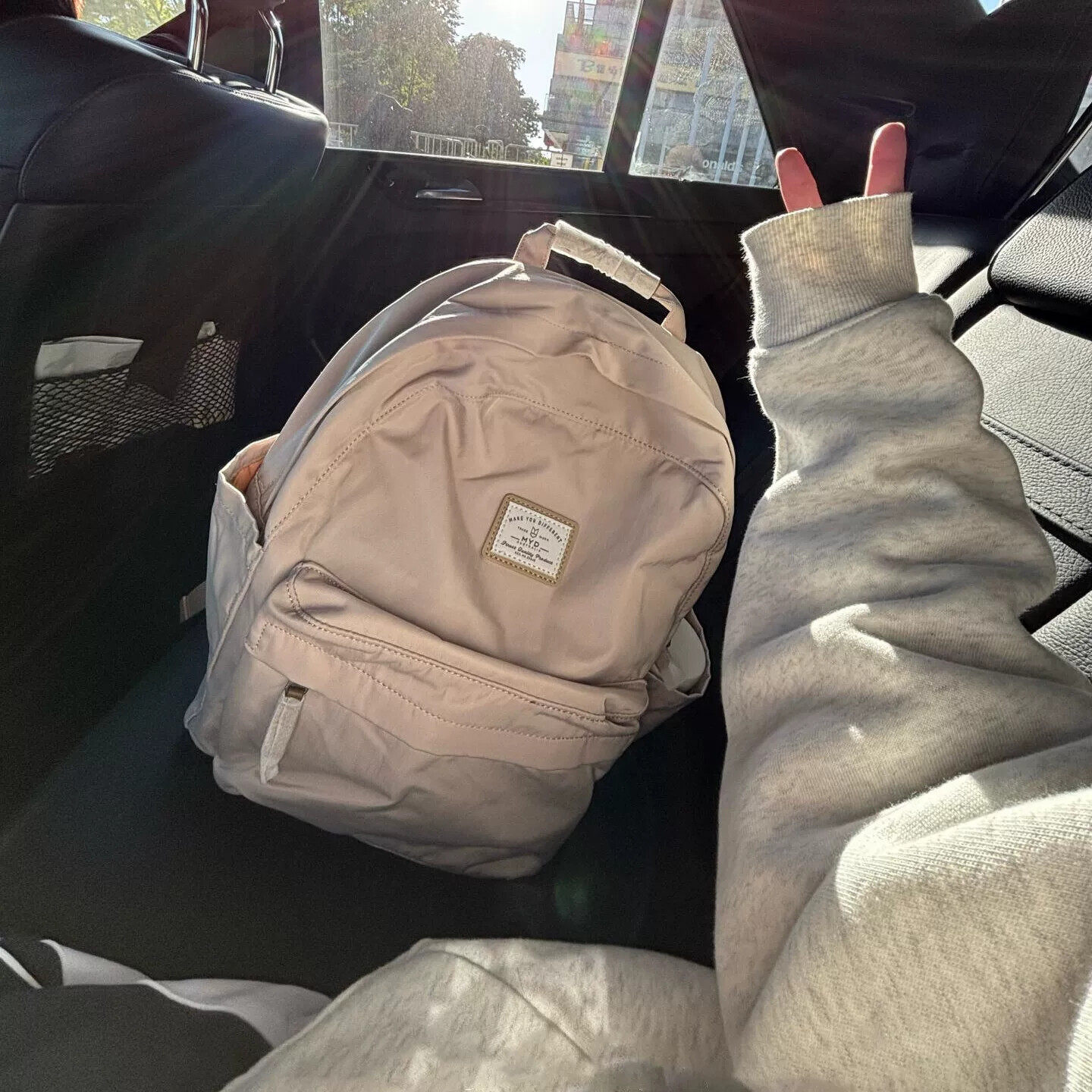 双肩包女生旅游轻便2025新款大容量电脑书包大学生通勤设计感小众