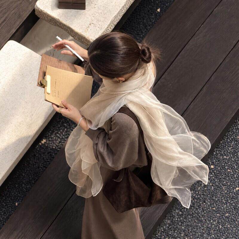白色围巾女披肩秋冬丝巾外搭女护颈围脖轻奢高级感配裙子2026新款