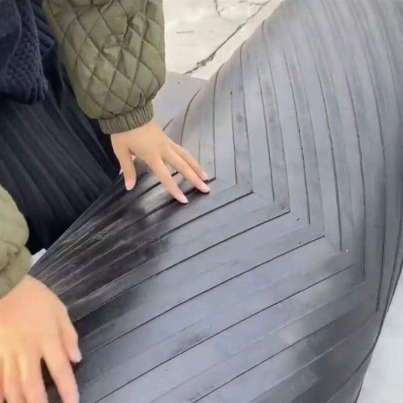 牛圈猪圈防滑橡胶地垫铺地面车间车底船舱防人字花纹加厚防滑耐磨