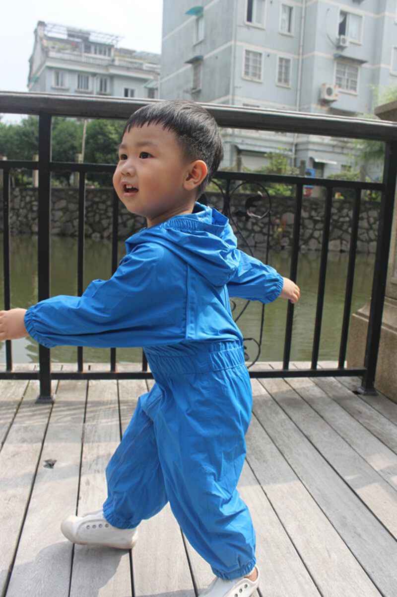 儿童防护连体雨衣宝宝雨衣雨裤轻薄款防雨衣连身连帽防水衣防飞沫