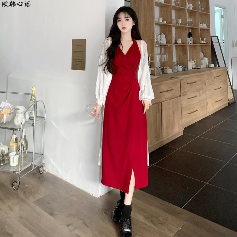 大码早秋港风红色礼服裙子女夏季胖mm显瘦收腰气质挂脖吊带连衣裙