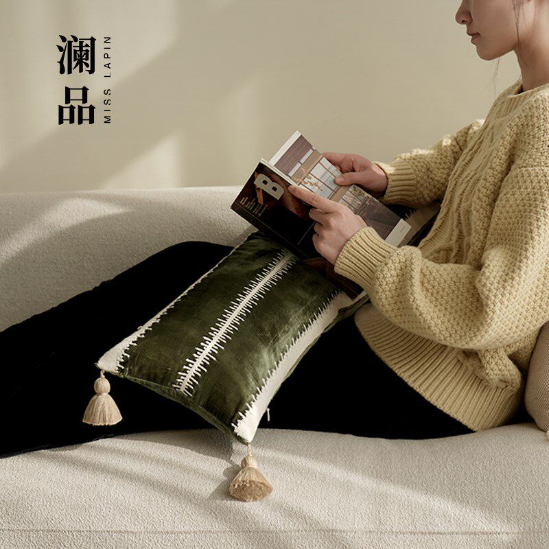 澜品归林绒布绣花吊穗长枕绿色兔毛抱枕客厅靠枕轻奢沙发靠包