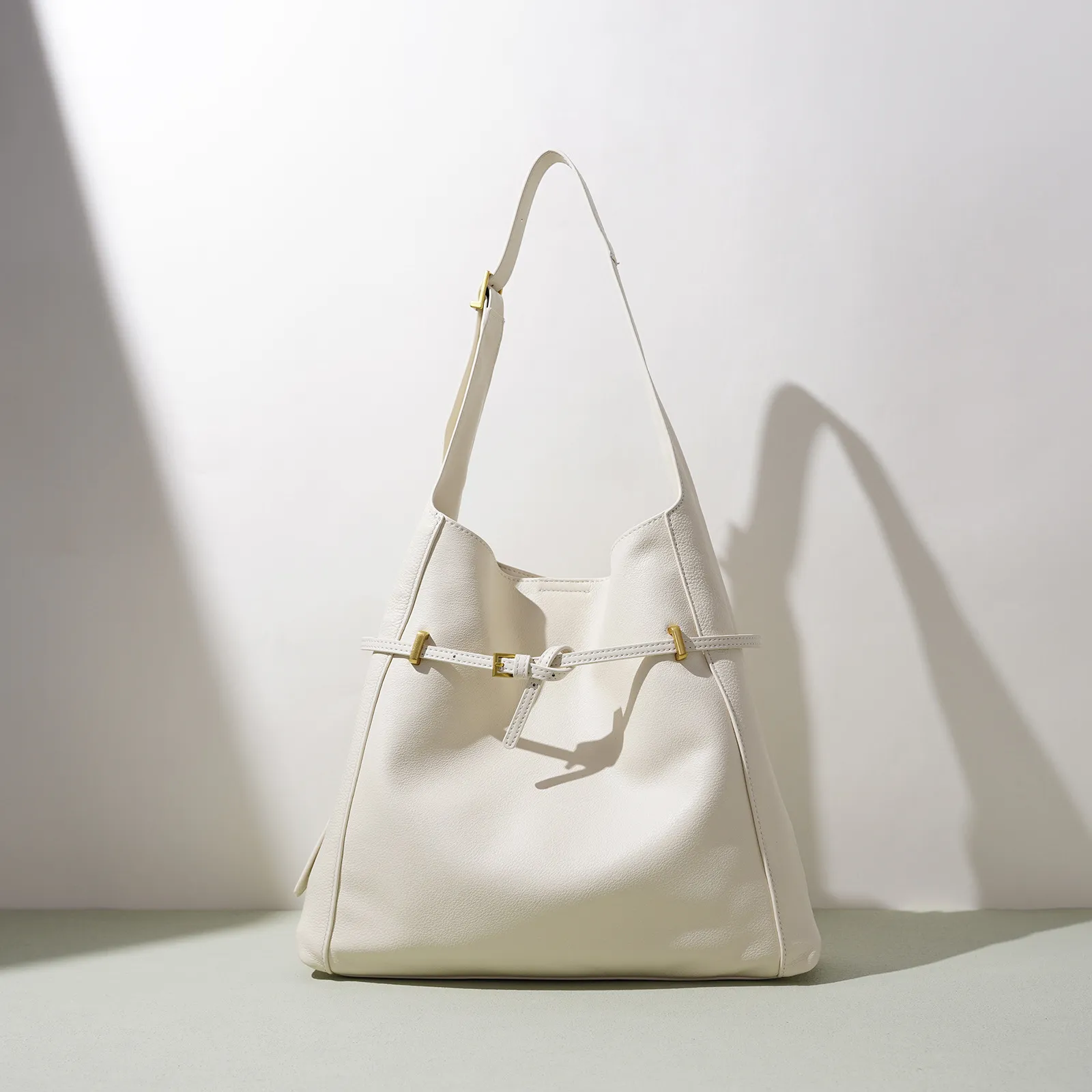 大容量包包女2026春季新款高质量休闲百搭单肩手提日常通勤单肩包