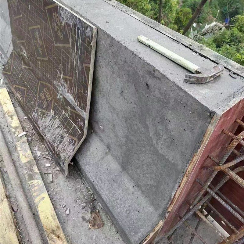 公路水泥现浇模具中央分隔带定型模板防撞墙定制模具桥梁护栏模具
