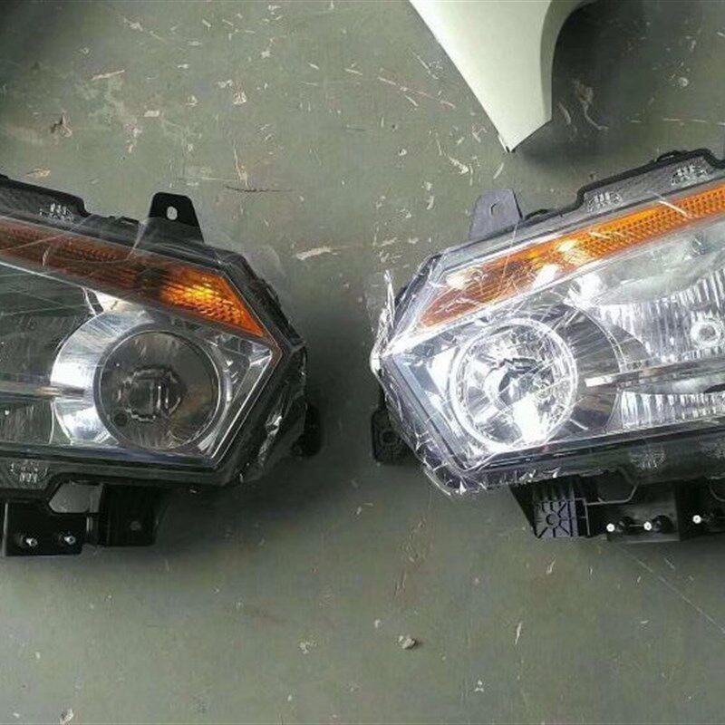 适配于戴姆勒汽车货车 欧曼etx新款前大灯总成 年度型客厅灯组合