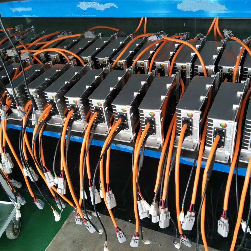 金彭D70 S70电动汽车轿车充电器车载全密封充电器60V18A 72V15A