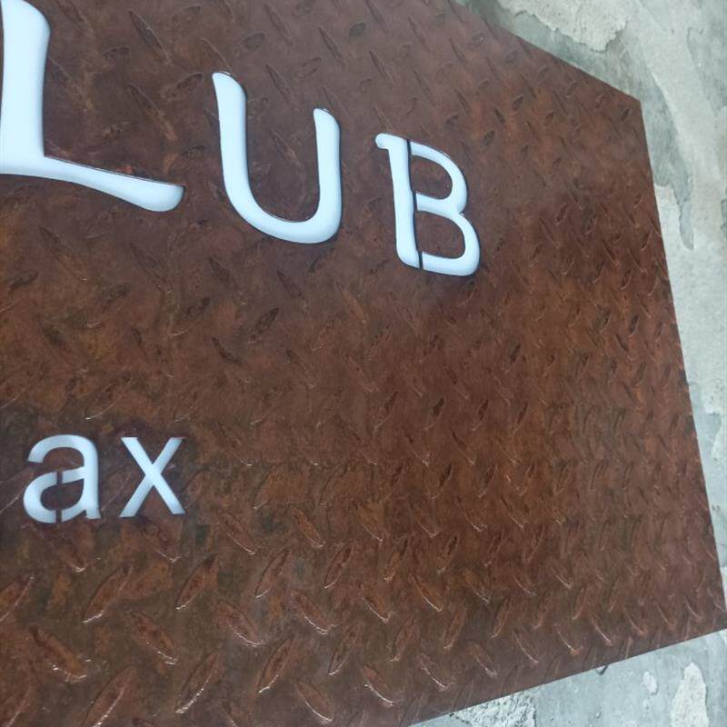 创意做旧花纹铁板灯箱生锈招牌个性铁艺镂空背发光复古广告牌定做