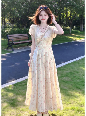 法式温柔风V领碎花洋装子