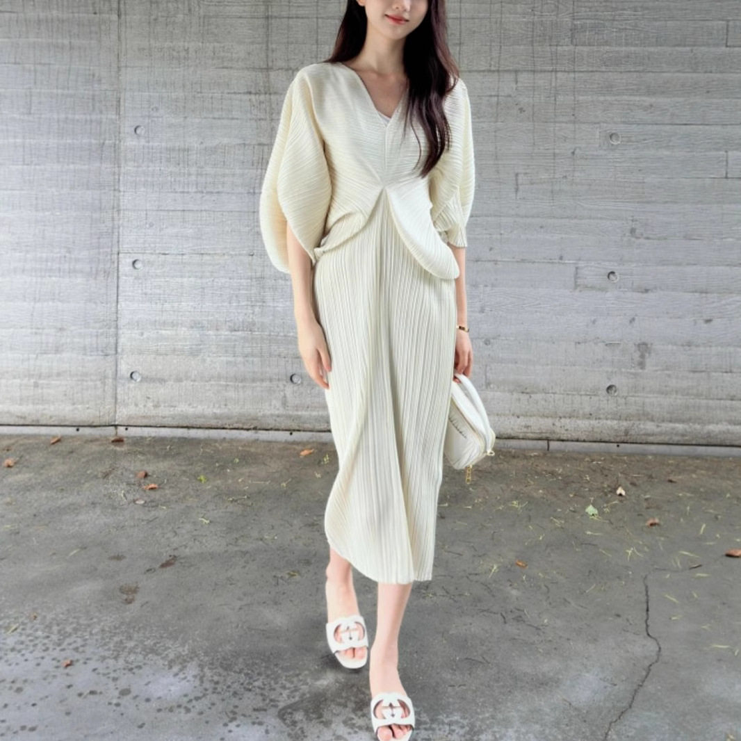 皱褶艺术连衣裙高级感裙子海边度假法式V领夏季大码女装礼服