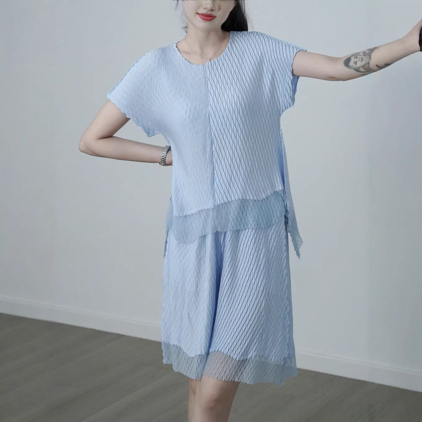 网纱拼接褶皱套装女夏季新款菱格宽松阔腿短裤轻薄透气两件套