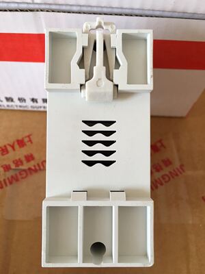 上海人民自复式过欠压保护器2p自动复位延时断电20A32A40A50A63A