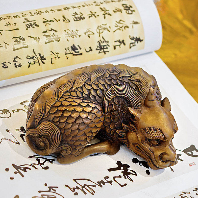 獬豸摆件故宫铜麒麟镇纸尺创意书房工艺客厅家居红酒架酒柜装饰品