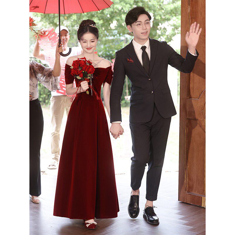 酒红色敬酒服新娘2023新款小个子订婚洋装回门礼服结婚当天便装