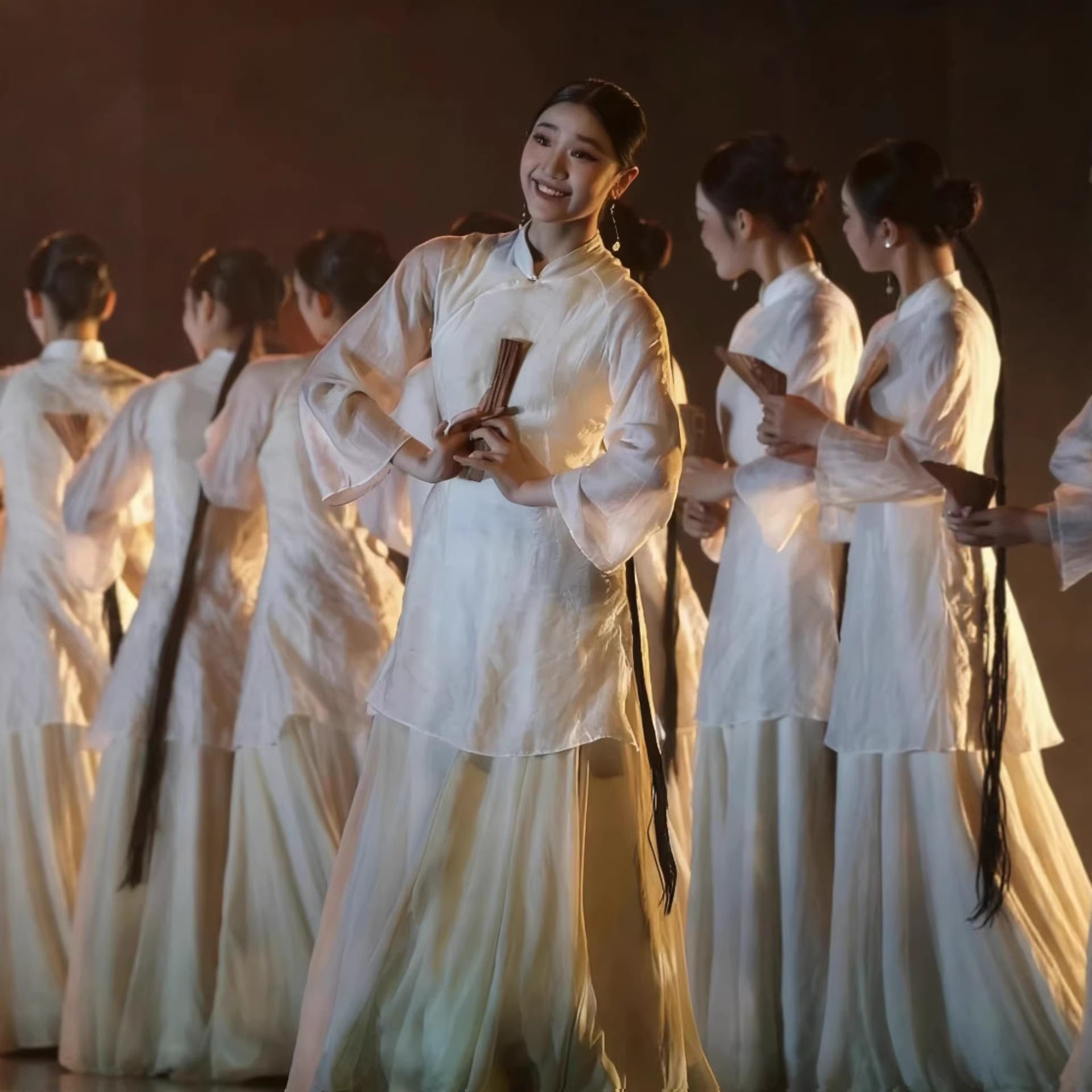 2026新款一扇百年舞蹈服香扇藏春古典舞中国风飘逸大摆裙群舞演出 - 实物图