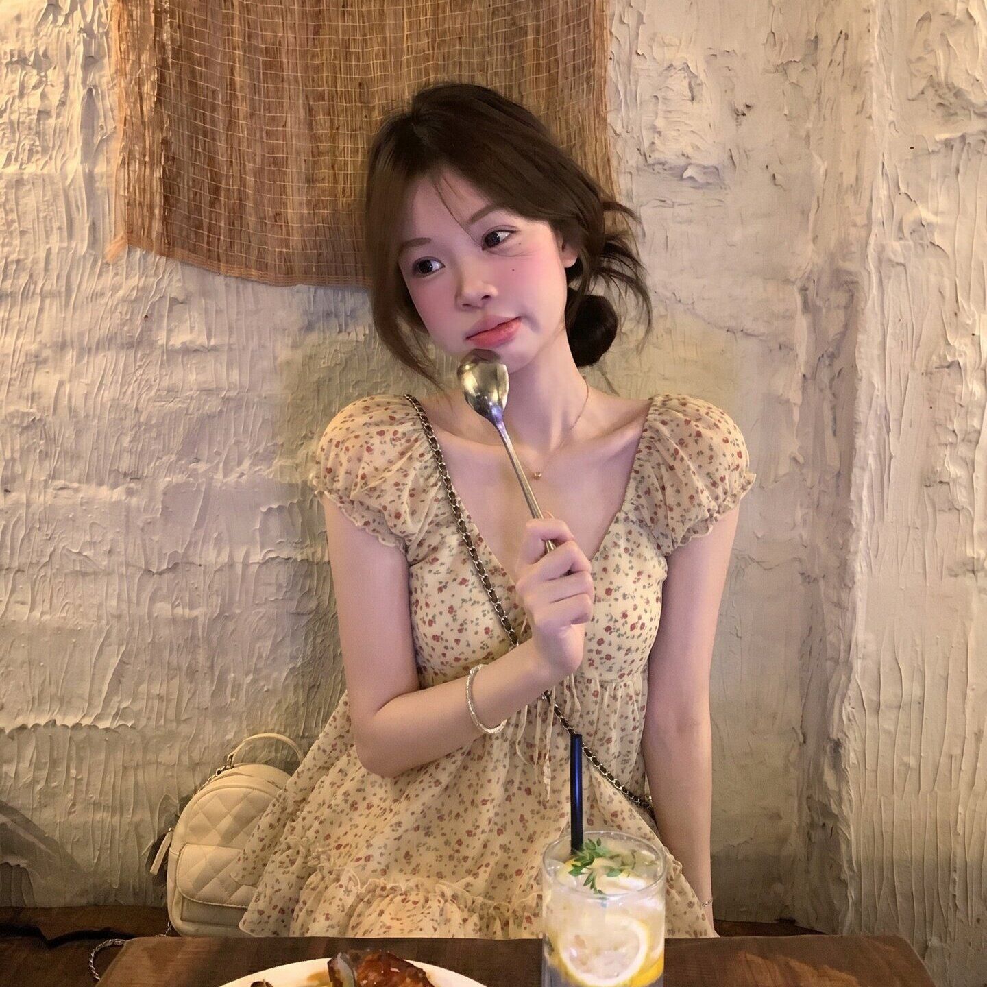 夏季甜美V领碎花泡泡袖显瘦衬衫