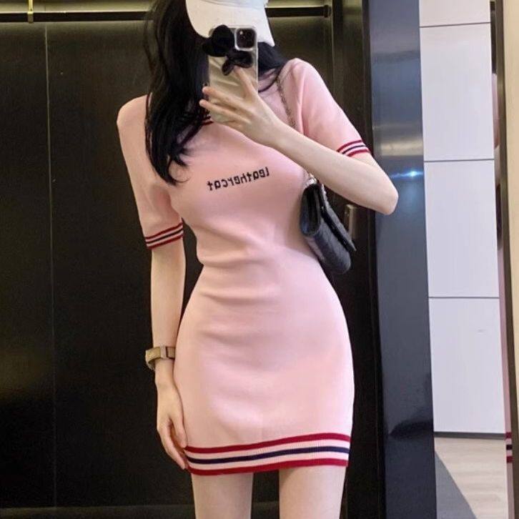 小个子多巴胺粉色t恤连衣裙2025夏季新款收腰显瘦冰丝针织包臀裙