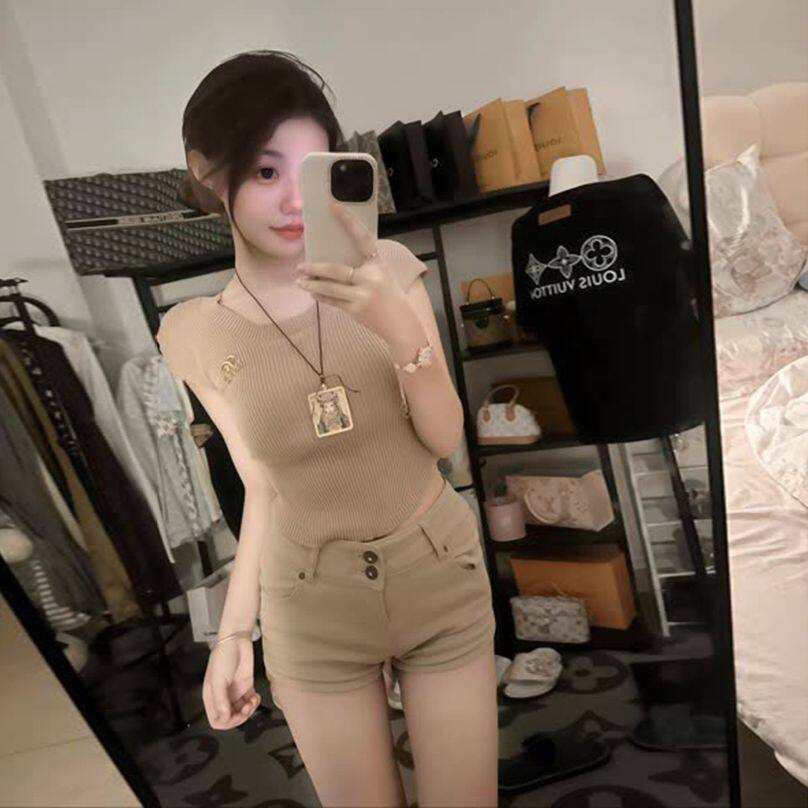 快手网红同款套装U领无袖针织衫女修身显瘦短款上衣+高腰牛仔短裤