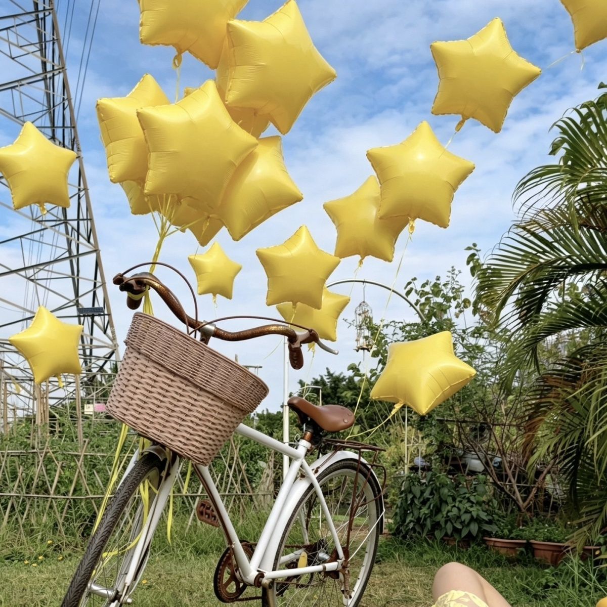 夏日阳光明媚少女黄色系星星气球户外拍摄摄影个人写真道具配件