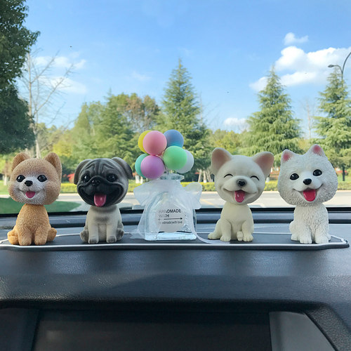 汽车摆件车内饰品摇头可爱狗博美巴哥柴犬泰迪车载中控台装饰品女