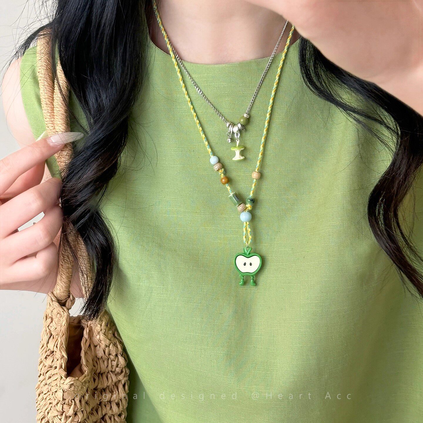 可爱半切青苹果吊坠串珠项链女小众甜酷编织绳抽拉可调节长款配饰