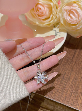 钛钢不掉色高级感可旋转项链女小众设计感雪花吊坠轻奢气质锁骨链